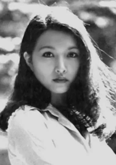 和前两位女主在剧情中突然离开不同,山口白子被圆盘生物希尔巴布尔美
