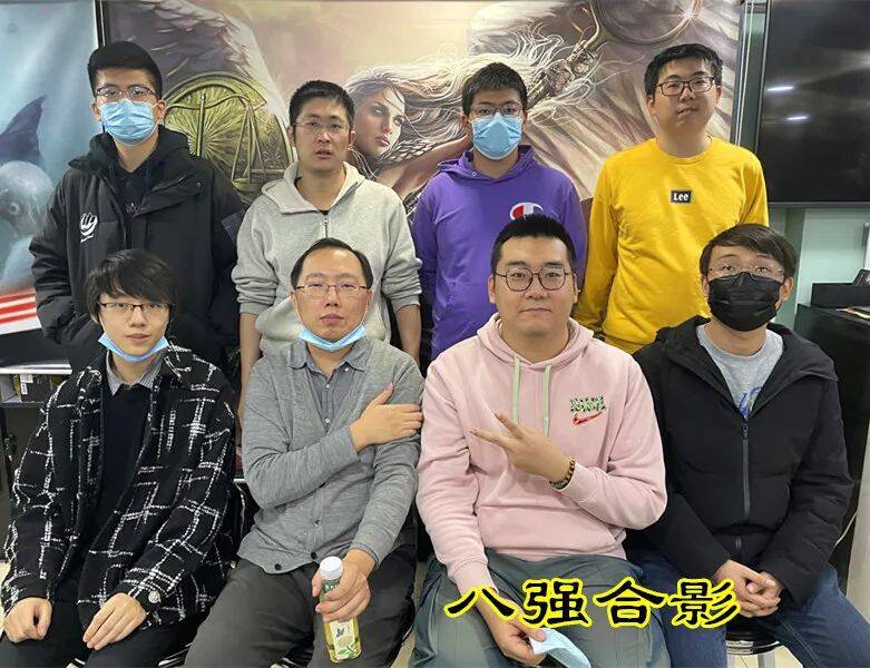 一群穿着制服的人描述已自动生成