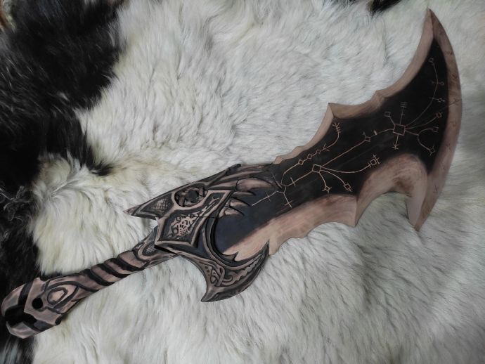 玩家用木头制作还原《战神》奎托斯武器混沌之刃-gulucatclaw-旅法师