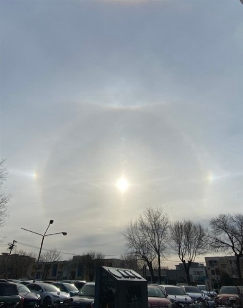 北京天空出现日晕+幻日+环天顶弧等天象奇观-杂谈君-旅法师营地